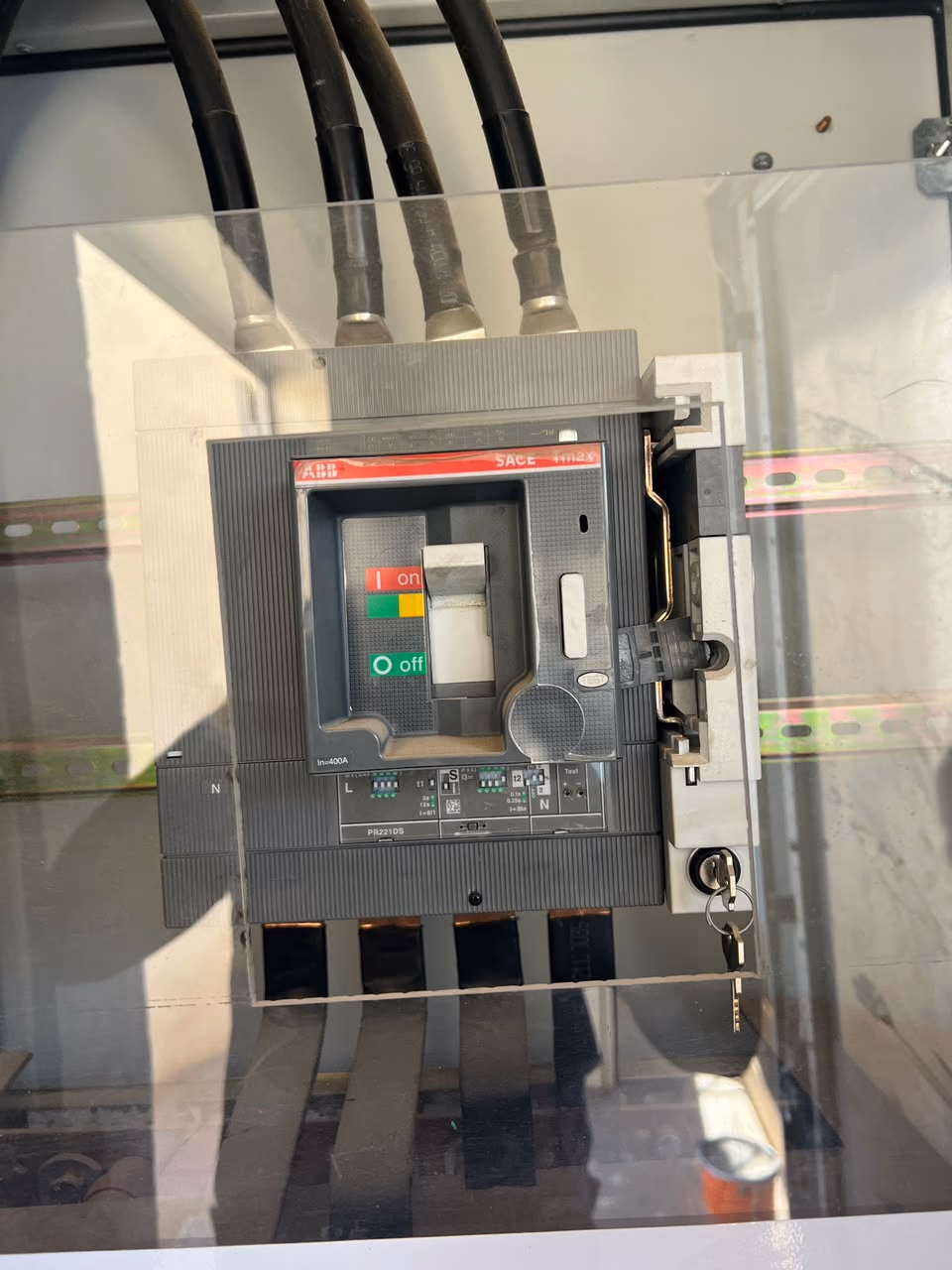 Disjoncteur ABB Tmax 400 A cadenassable