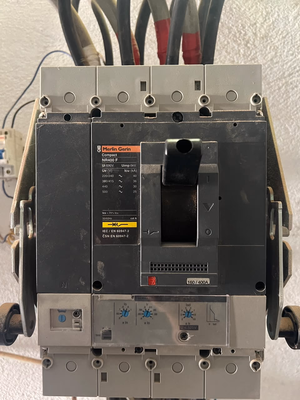 Disjoncteur Merlin Gerin Compact NR400 F